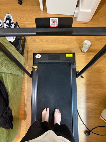 Electric folding walking pad